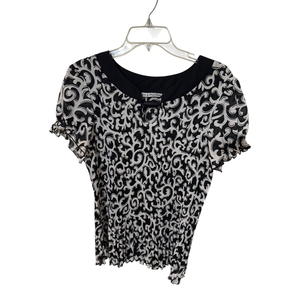 Signature by Larry Levine Black White Scroll Pleated Blouse XL Short Sleeve Top